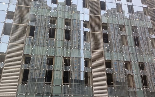 金屬與光影的詩篇 現(xiàn)代鋼結(jié)構(gòu)建筑中外立面與幕墻的創(chuàng)新設(shè)計(jì)